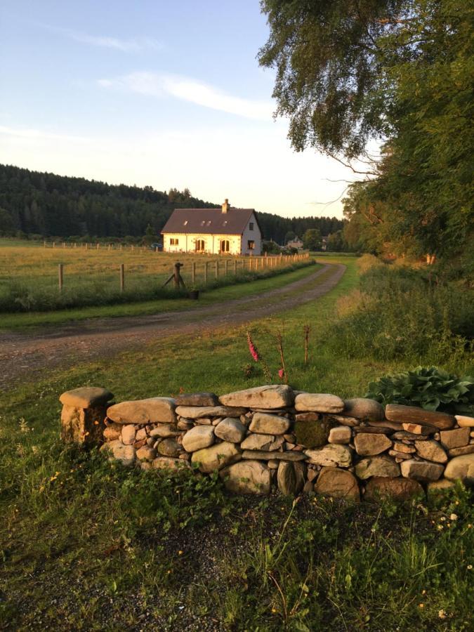 Dalmunach House Panzió Aberlour Kültér fotó